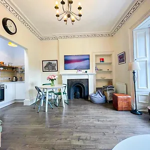 Apartamento Open Plan 2 Bed Apt, Near Castle, Edimburgo